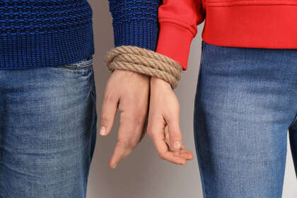 VIVRE À 2 : Le premier qui a peur a perdu